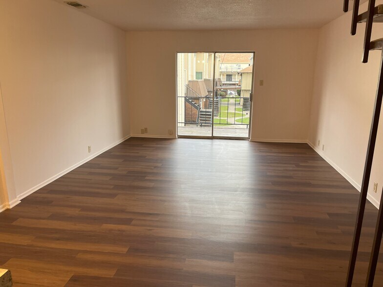 Building Photo - 2509 Giuffrias Ave