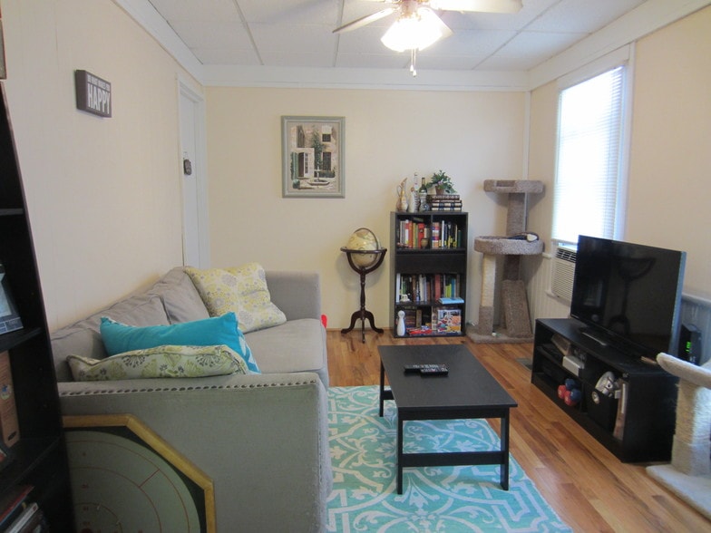 Building Photo - 1324 Vermont St