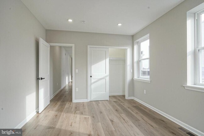 Building Photo - 952 N Marshall St