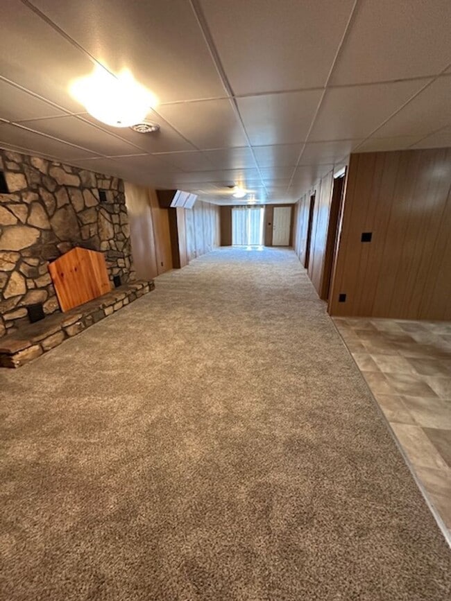 Building Photo - Maryville 37803 - 5 bedroom, 3 bath home - Contact Karen Robertson (865) 454-7626