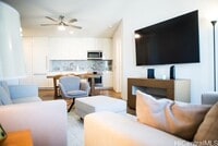 Building Photo - 987 Queen St