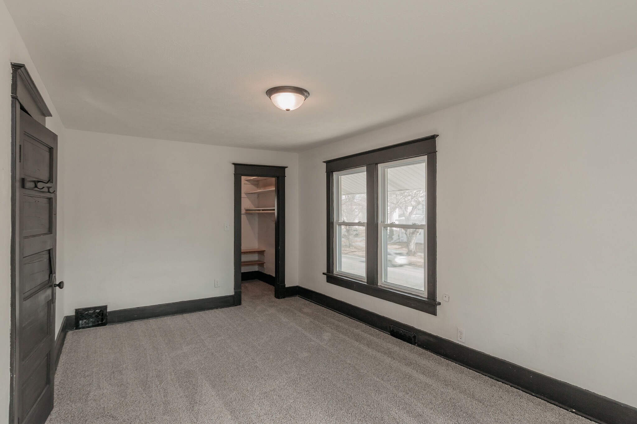 Building Photo - 819 S 10th St