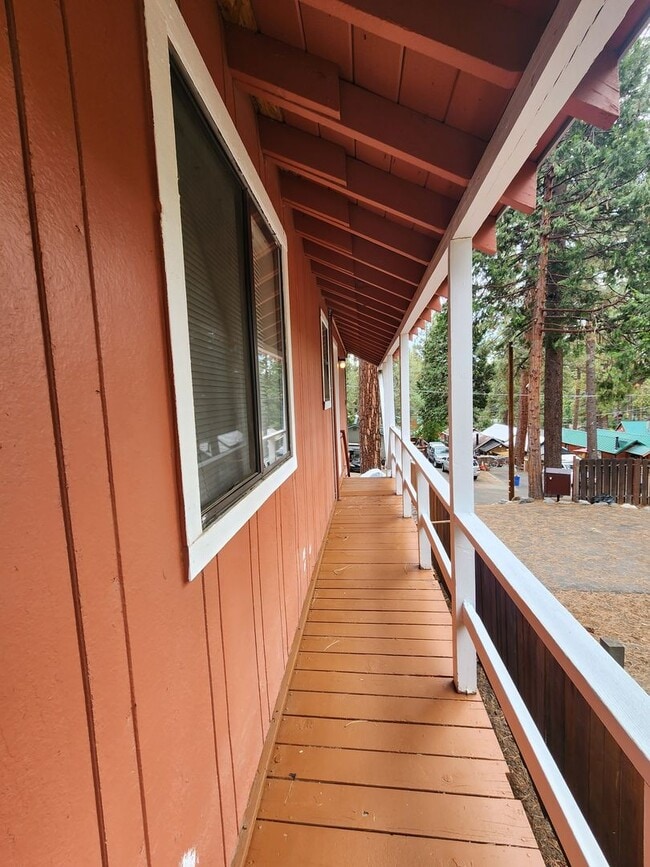 Building Photo - 221 - Steelhead Ave Duplex