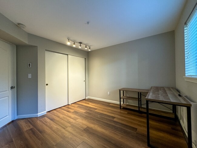 Building Photo - 9910 NE 137th St