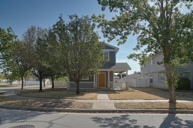 Building Photo - 1512 Davis Mountain Loop