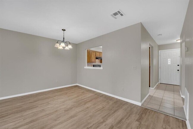 Building Photo - 5 Yates Ln