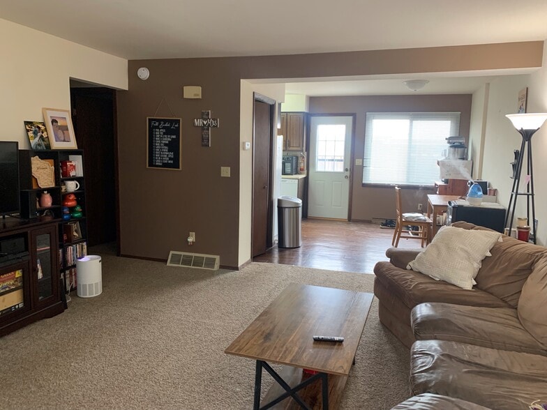 Building Photo - 912 W MacArthur Ave