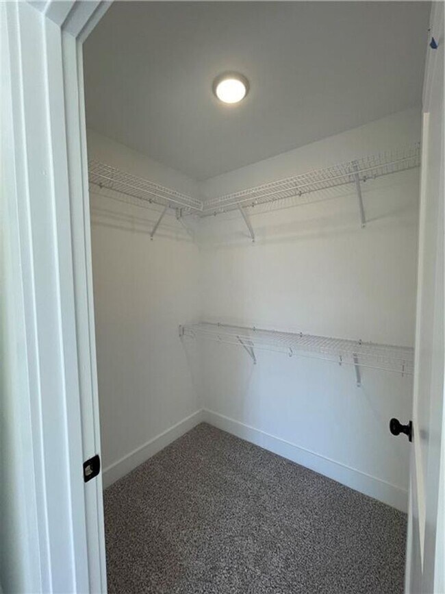 Building Photo - Single Family Home in Seneca!