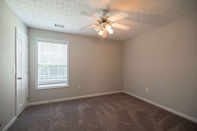 Building Photo - 453 Reba Ct
