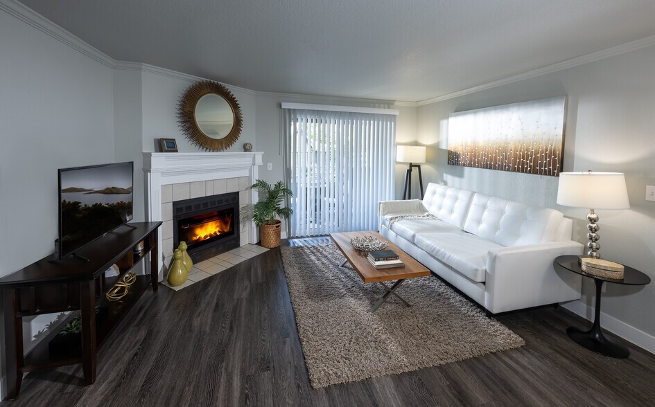 Primary Photo - Overlook at Lakemont