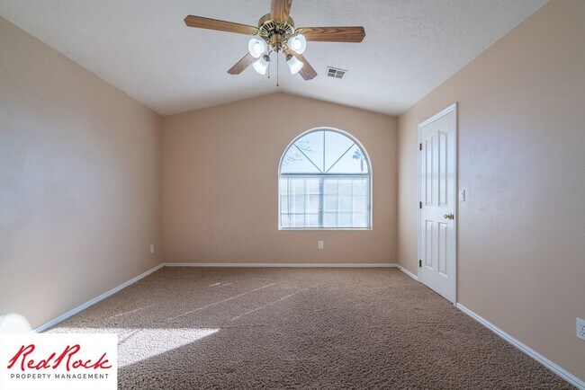 Building Photo - Pet Friendly - 4 Bed 2 Bath for rent in St. George