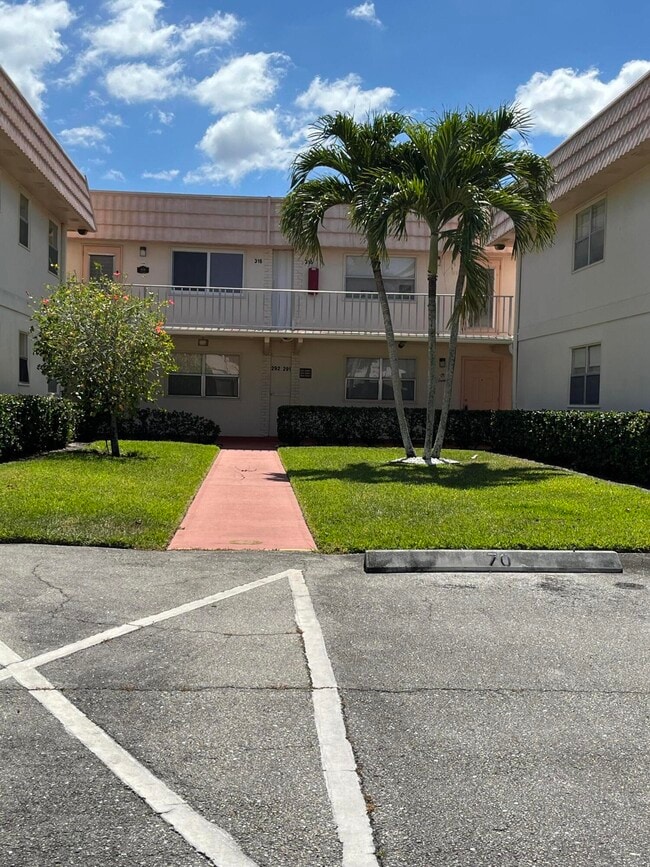 Building Photo - 291 Saxony Ln