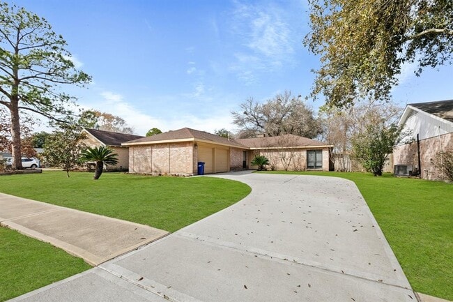 Primary Photo - 13730 Piping Rock Ln