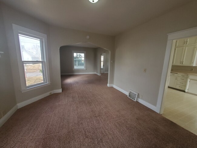 Building Photo - 3 bedroom house in Moline