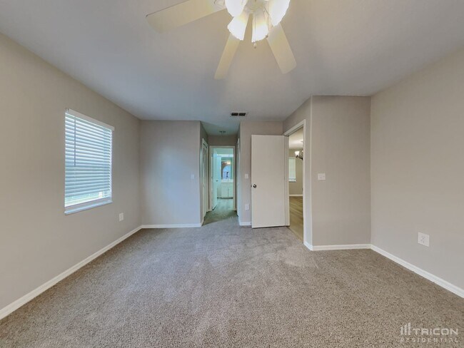 Building Photo - 5913 Fall River Dr