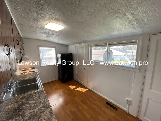 Building Photo - One Level Living with Nice Yard