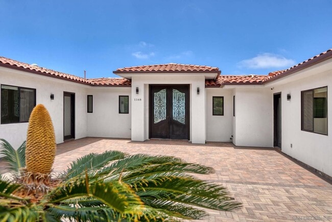 Building Photo - 1168 Muirlands Vista Way