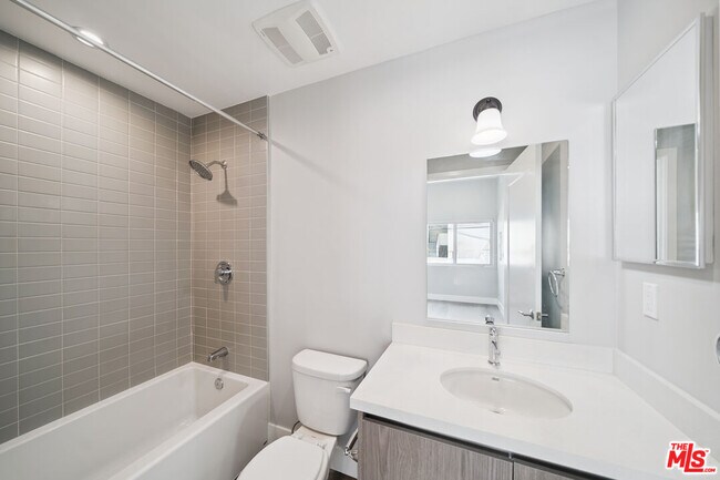Building Photo - 1223 Hayworth Ave