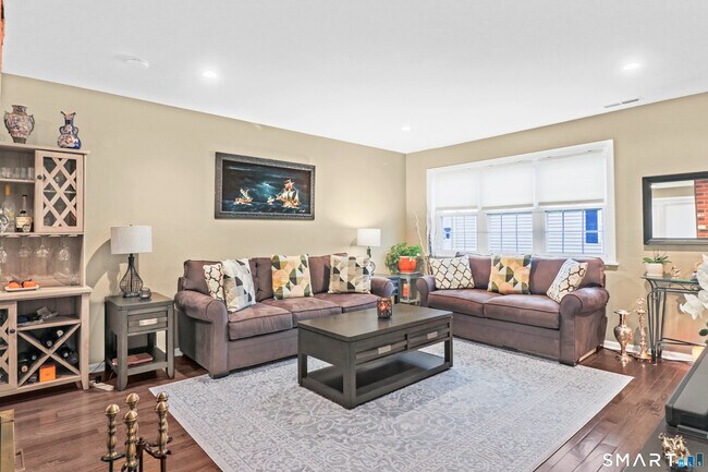 Building Photo - 14 1/2 Fairview Ave