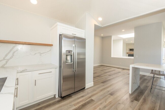 Building Photo - Beautiful 3Bed/2.5Bath Oceanview Home in C...