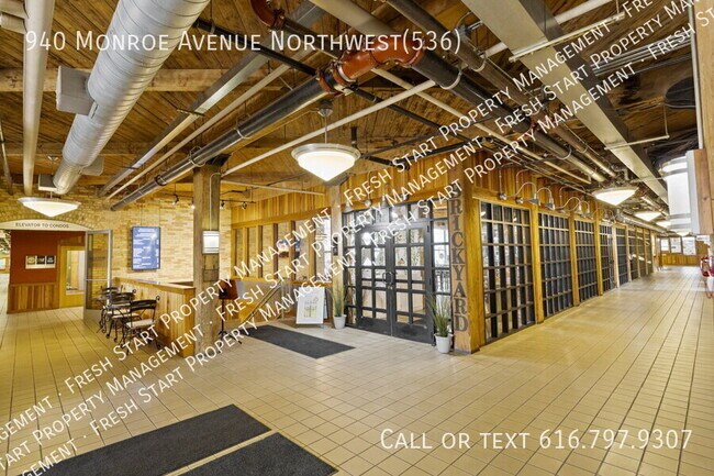 Building Photo - 940 Monroe Ave NW