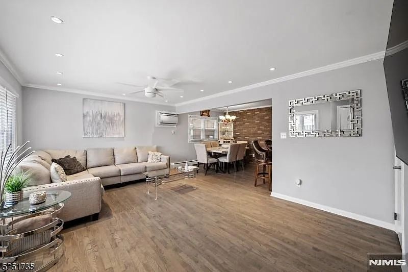 Building Photo - 511 Davis Ave