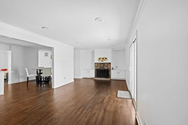 Building Photo - 1744 Woodcliff Pl NE