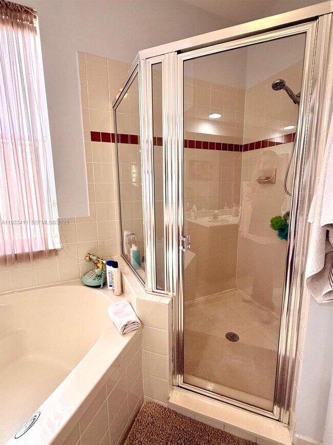 Building Photo - 3729 SW 51st St