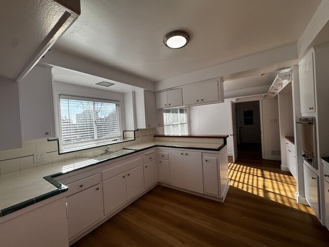 Building Photo - SPACIOUS 3 BEDROOM 2.5 BATH IN THE HEART OF LOS FELIZ