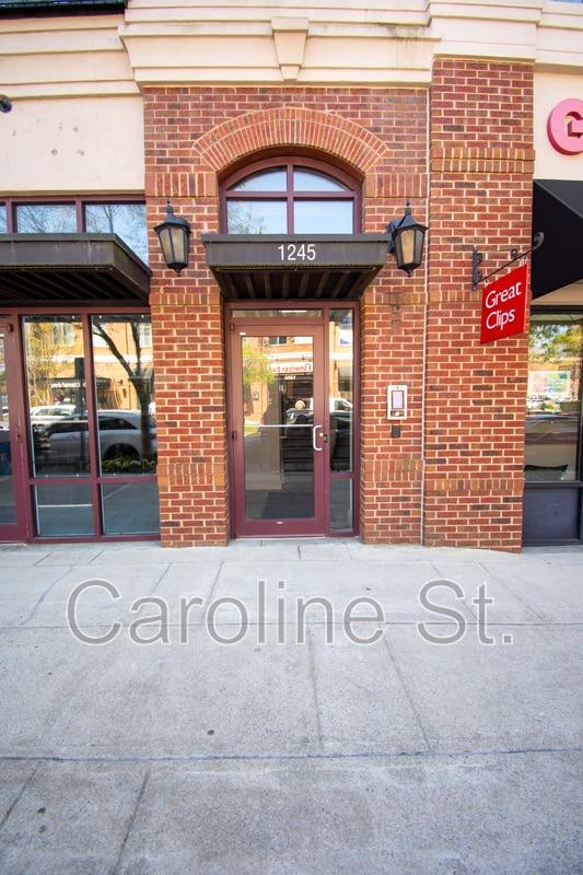 Building Photo - 1245 Caroline St NE