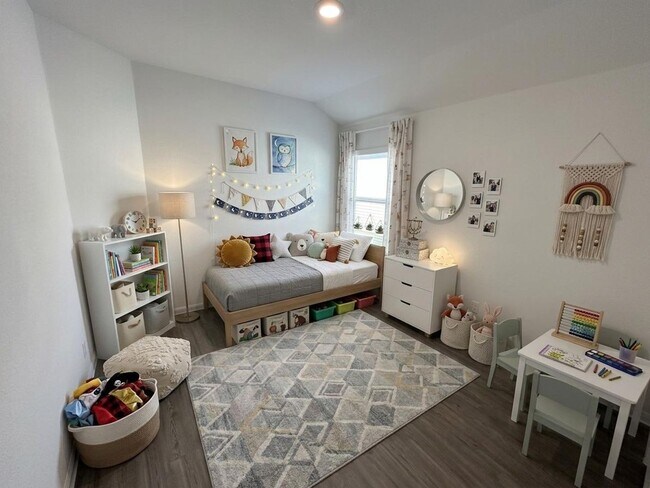 Building Photo - Dual Primary Suites! Spacious Home w/ Open Kitchen & Community Pool!