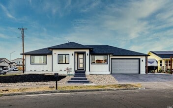 Building Photo - 1327 Crestview Ct