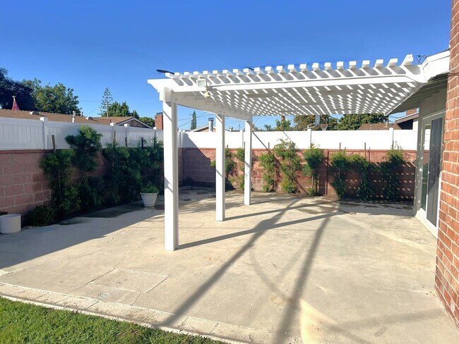 Building Photo - SAN MARINO DR  BUENA PARK, 90620  (4 BED / 2 BATH)