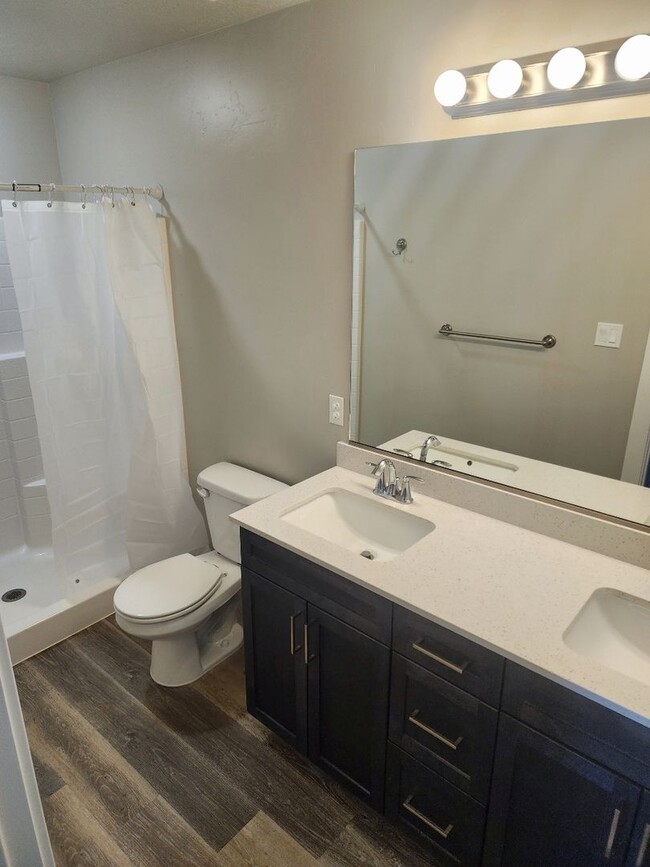 Building Photo - Near New In Cedar Reserves, Move In Specials!
