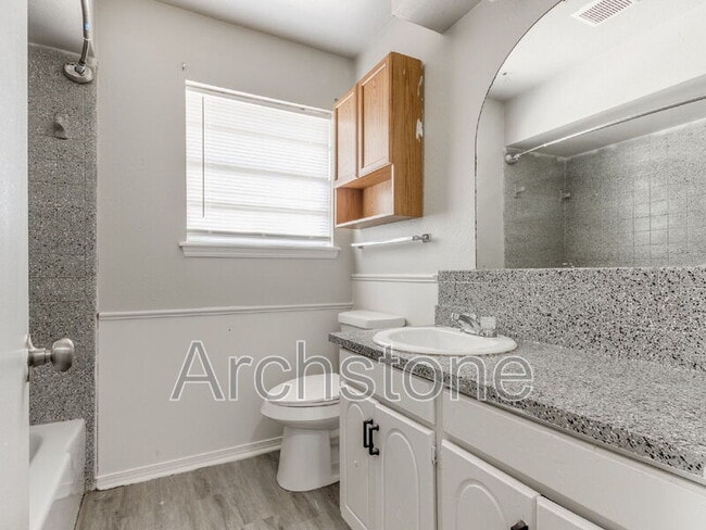 Building Photo - 4501 Meadowvale Dr