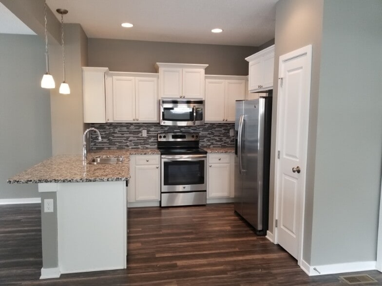 Building Photo - 9083 Daisy Dr