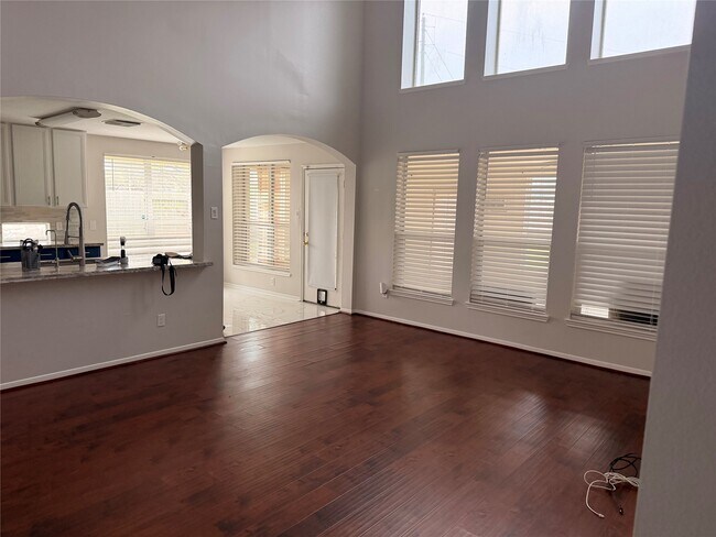 Building Photo - 6231 Sentry Park Ln