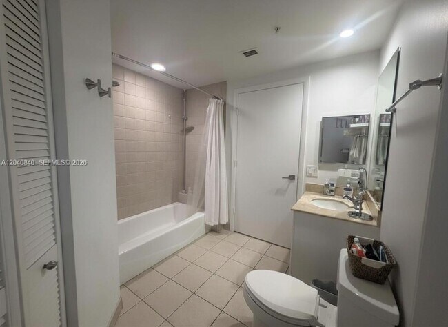Building Photo - 801 Brickell Key Blvd