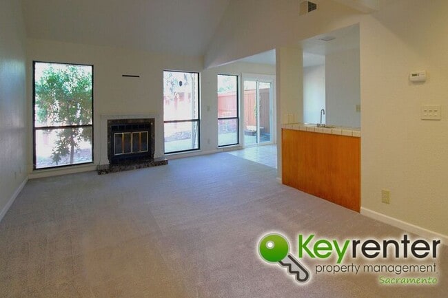 Building Photo - 8021 Sawgrass Cir