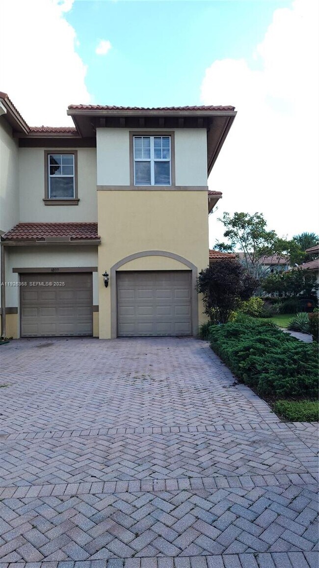 Building Photo - 6033 NW 118th Dr