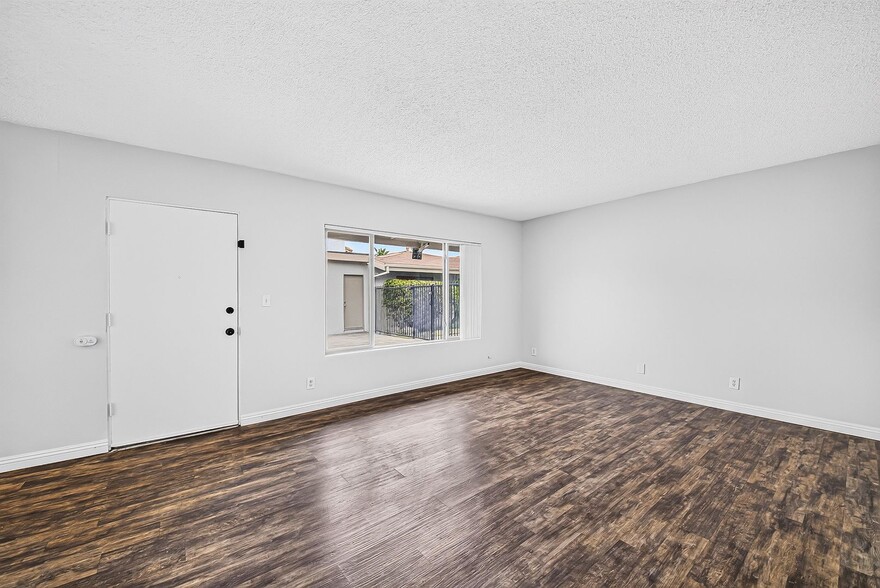 Building Photo - 147 S Magnolia Ave