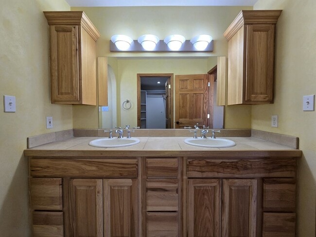 Building Photo - 4 Alma Ct