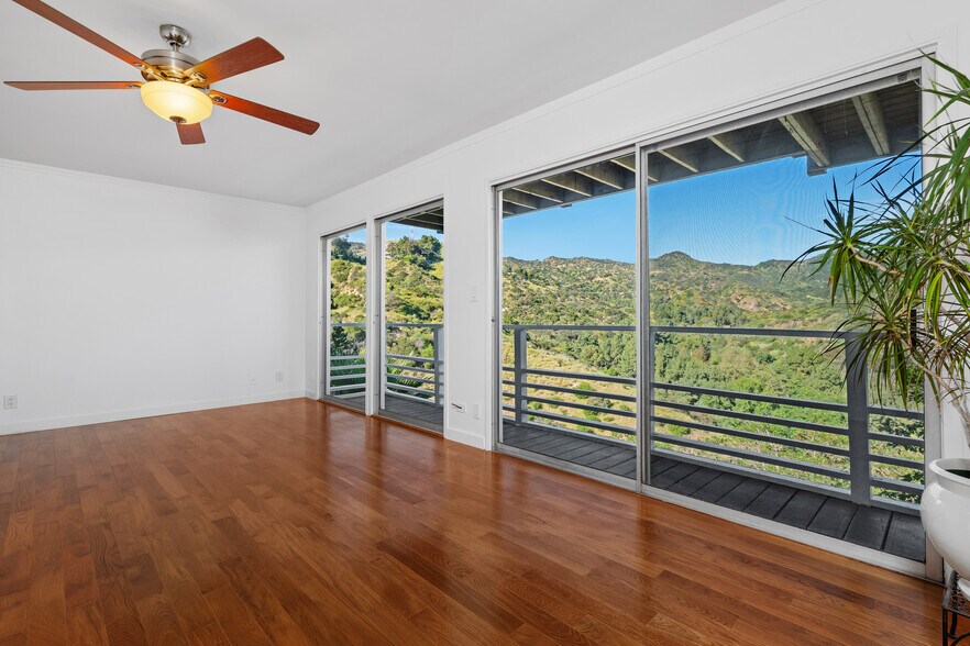 Building Photo - 2843 Lambert Dr