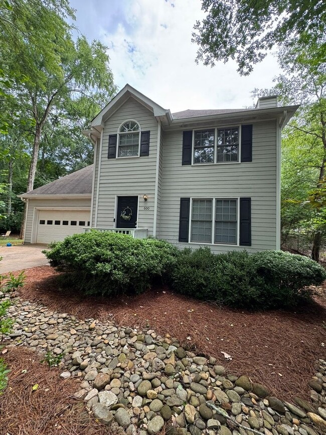 Building Photo - Wonderful 3 bedroom/2.5 bathroom House with 2 Car Garage in Snapfinger!