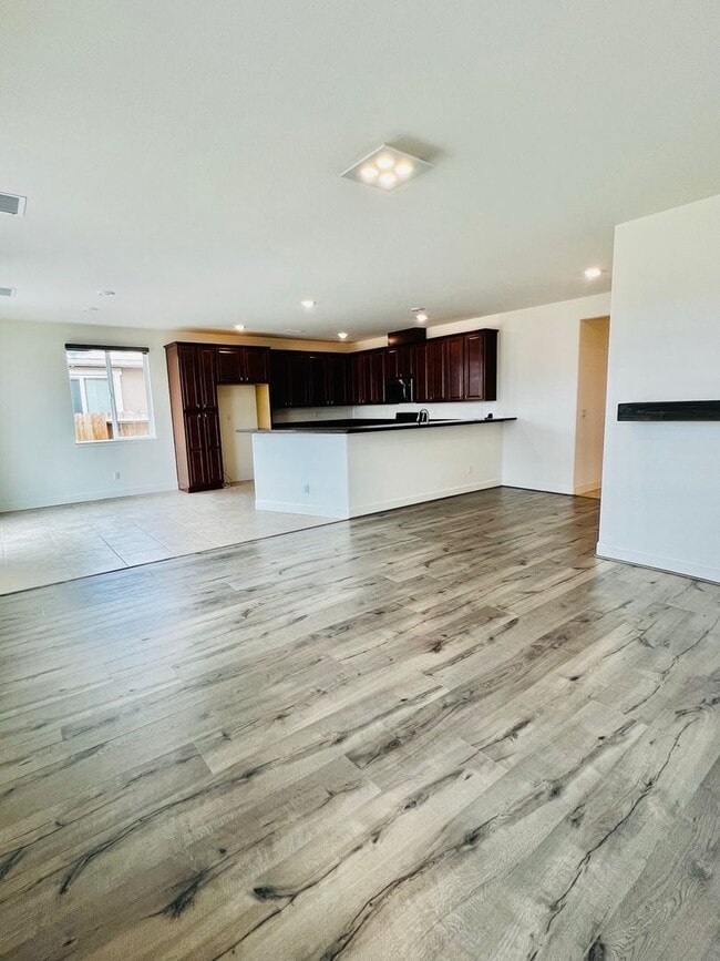 Building Photo - 1114 Lahontan Dr