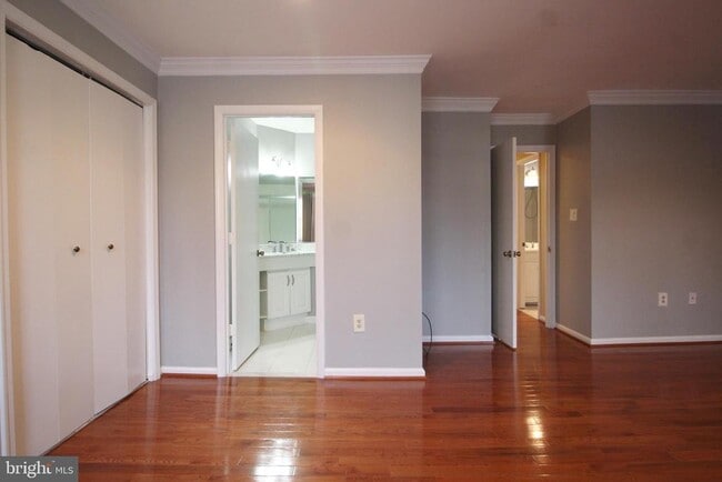 Building Photo - 8072 Sleepy View Ln