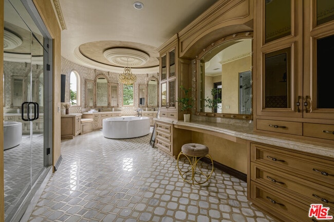 Building Photo - 4705 Los Feliz Blvd