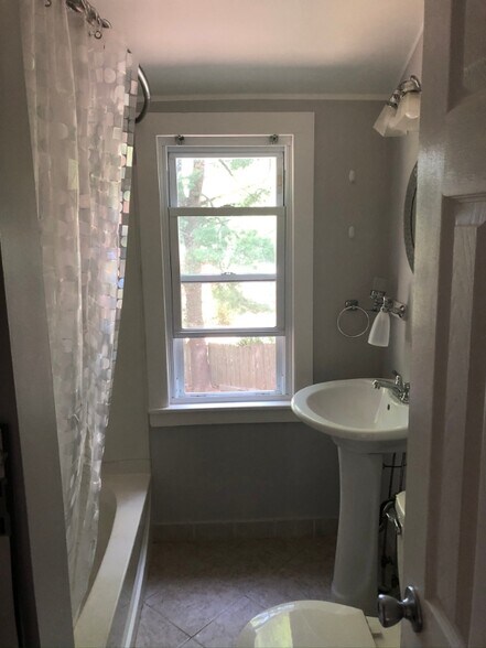 Building Photo - 20 Elmhurst Cir