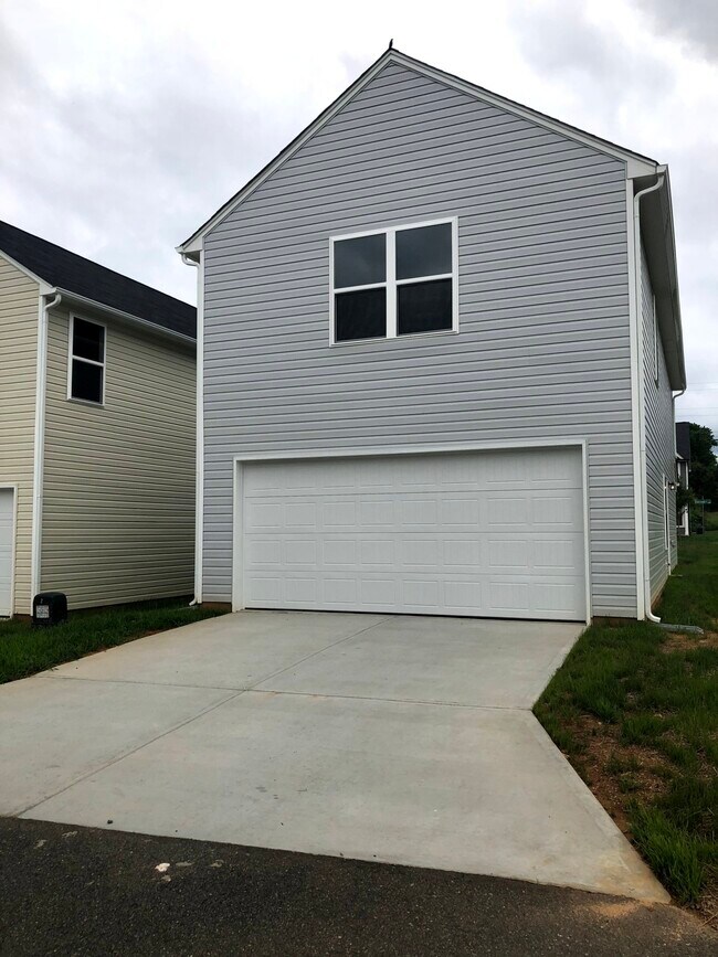 Building Photo - 1704 Overcreek Cir