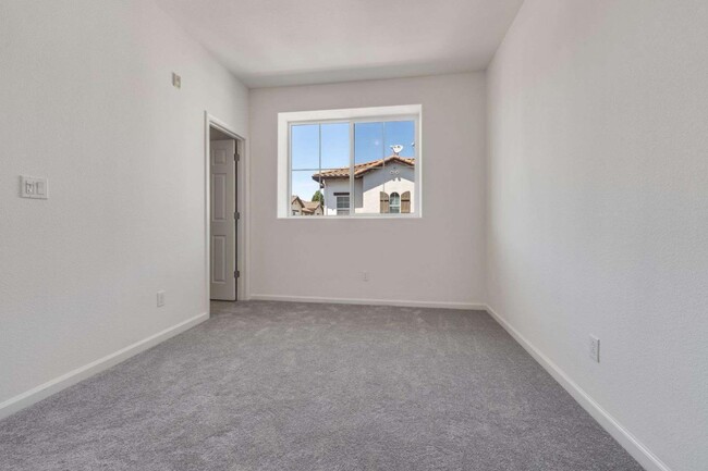 Building Photo - 2099 Vincenzo